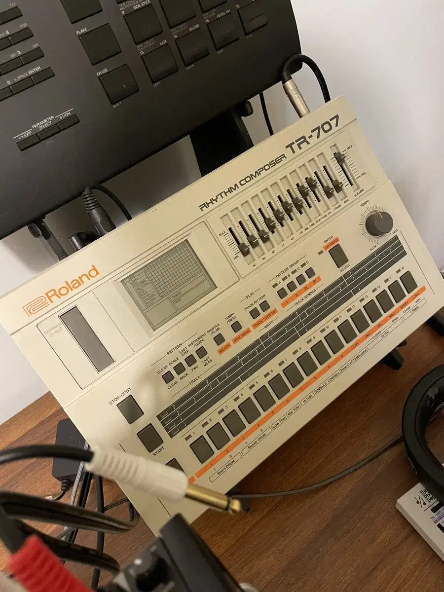 Roland TR-707